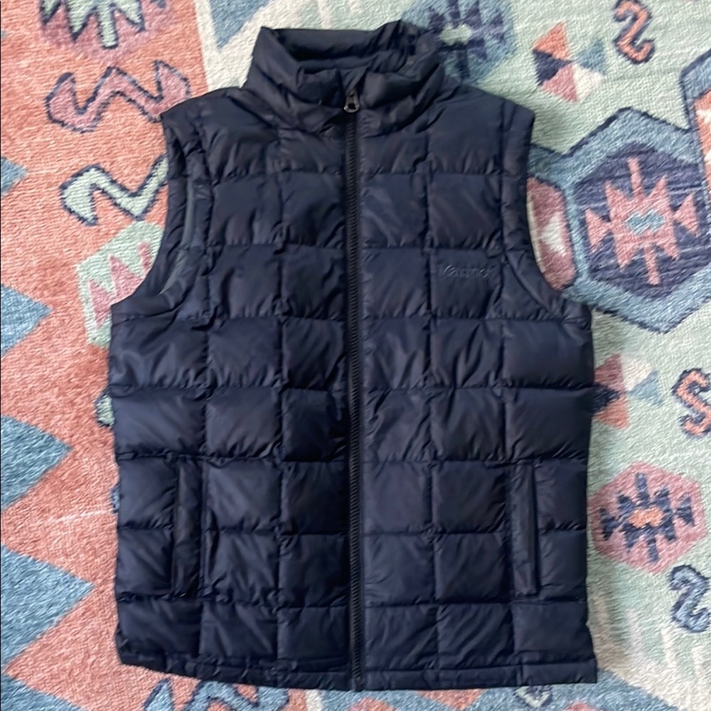 Marmot down vest kids size L can fit a women’s small